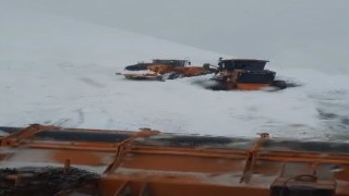 Bahçesaray yolunda heyelan ve çığ
