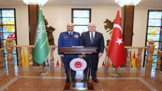 Bakan Güler, Suudi Arabistan Genelkurmay Başkanı Orgeneral Alruwailiyi kabul etti