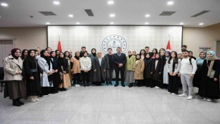 Bakan Tekin, BUÜlü öğrencileri ağırladı