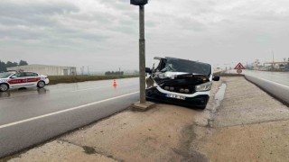 Balıkesirde kamyonet ile tır çarpıştı: 1 yaralı