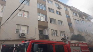 Bandırmada apartman dairesinde yangın