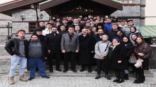 Başkan Dündar, Uludağın zirvesinde gençlerle buluştu