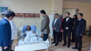 Başkan Güngör, maden kazasında yaralı olarak kurtulan işçiyi yalnız bırakmadı