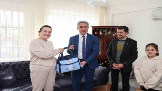Başkan Oktay, üçüncü kez baba olan muhtarın sevincine ortak oldu
