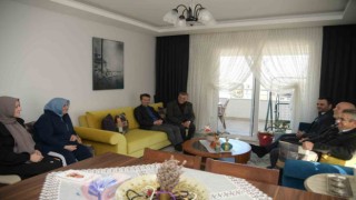 Başkan Özlü, Umreden dönen vatandaşları ziyaret etti