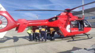 Baygınlık geçiren vatandaş helikopter ambulansla Vana sevk edildi