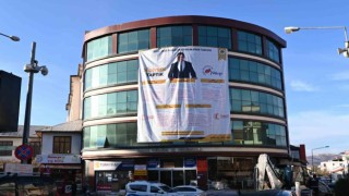 Belediyenin gider-gelirlerini dev afişle halka duyurdu