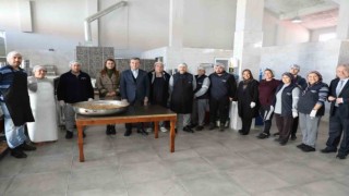 Bergama Belediyesinden ihtiyaç sahiplerine yemek ve gıda kolisi desteği