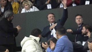 Beşiktaş Başkan Adayı Hasan Arat, tezahüratlarla karşılandı