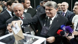Beşiktaş Başkan Adayı Serdal Adalı sandık başına geldi
