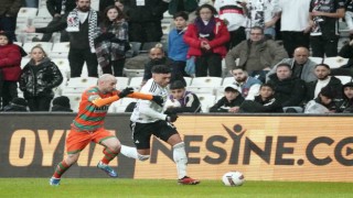Beşiktaş: Oxlade-Chamberlainin uyluk arka adalesinde tam kat yırtık tespit edilmiştir