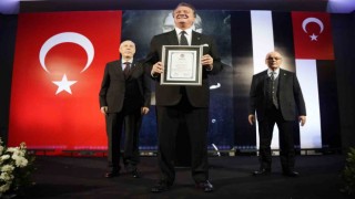 Beşiktaşta Başkan Hasan Arat ve yönetim kurulu, mazbatalarını aldı