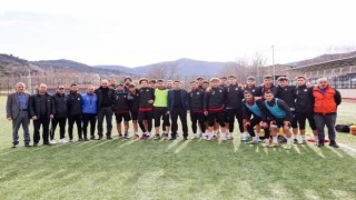 Bilecik Valisi Aygöl, futbolcuları ziyaret etti