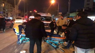 Bilecikte motosiklet yayaya çarptı, 2 kişi yaralandı