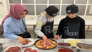 Birlikte pizza yaparak engelsiz bir yaşama dikkat çektiler