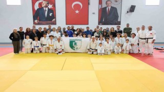 Bodrumspor judo takımı oyuncuları kuşak atladı