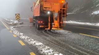 Bolu geçişinde aralıklarla kar yağışı etkili oluyor