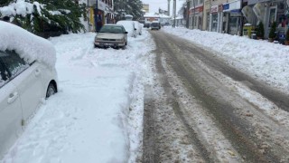 Boluda kar kalınlığı 30 santimetreye ulaştı