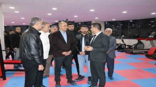 Bozovada yapımı tamamlanan spor salonu hizmette açıldı