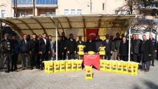 Bozüyükte 13 çiftçiye yem bitkileri tohumu dağıtıldı