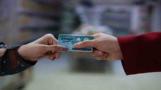 Bu markette para da kredi kartı da geçmiyor