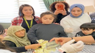 Bu merkez yaşlılar ile çocukları bir araya getiriyor