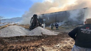Burdur'da elektrik kaçağından çıkan yangında 15 ton saman balyası kül oldu