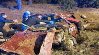 Burdurda kontrolden çıkan otomobil takla attı: 1i ağır 2 yaralı