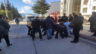 Burdurda seyir halindeki otomobil önce yola fırlayan çocuğa, sonra arkasından gelen otomobile çarptı