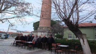 Burhaniyede camisiz minare mahallenin simgesi oldu