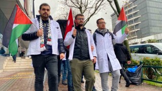 Bursada doktorlar Filistine destek için yürüdü
