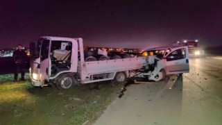 Bursada hafif ticari araç kamyonetle çarpıştı: 1 yaralı