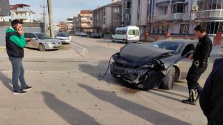 Bursada otomobiller çarpıştı: 1 yaralı