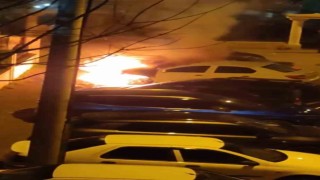 Bursada otoparktaki araç alev alev yandı