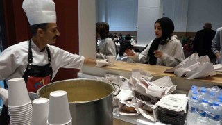 Büyükşehir Belediyesinden öğrencilere ikram