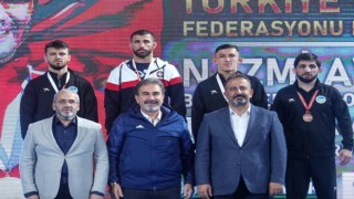 Büyükşehir güreşçileri Türkiye Şampiyonasında mindere çıktı