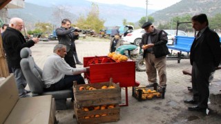 Çamaşır makinesini hurma soyma makinesine dönüştürdü