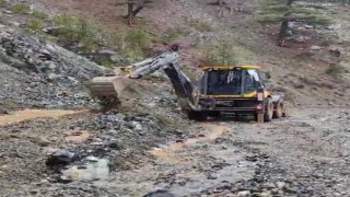 Çamelinde aşırı yağışlarda bozulan yollar tekrar kullanıma açıldı