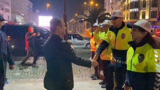 Çanakkale Valisi Aktaş yılbaşında görev başındaki personeli ziyaret etti