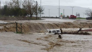 Çanakkalede Kepez çayı taştı