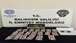 Çantasından 250den fazla hap çıktı