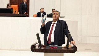 CHP'li Gürer, kürsüde pirzola, pirinç, kuru fasulye ve misket elmasıyla konuştu