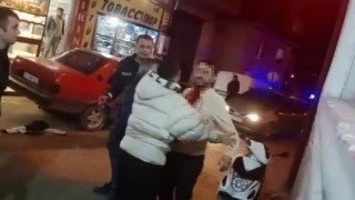 Çıkan kavgada husumetlisini boynundan bıçakladı