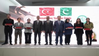 Cinnah Genç Yazarlar Ödül Töreni Bakan Tekinin katılımıyla gerçekleştirildi