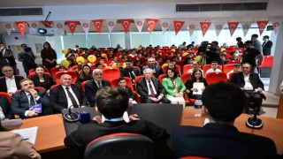 Çocuk Meclisi üyeleri mazbatalarını Mansur Yavaştan aldı