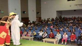 Çocuklar Pamuk ile Kömür oyunuyla eğlendi