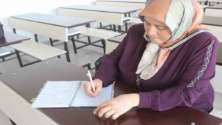Çocukluk hayali olan üniversiteye 50 yaşında kavuştu