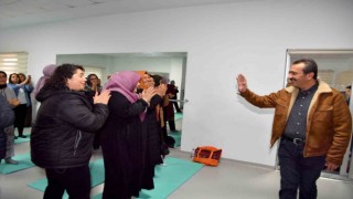 Kadınlar burada hem spor yapıyor hem kurs görüyor