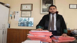 Denizlili avukat 5 saatte 25 davaya girip savunma yaptı