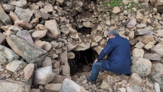 Deprem bölgesinde obruklardan çıkan sıvı vatandaşları meraklandırdı